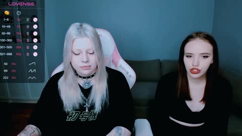 Snapshot of succubus_leslie chatting on December 6, 11:33 am succubus_leslie online show from December 6, 11:33 am