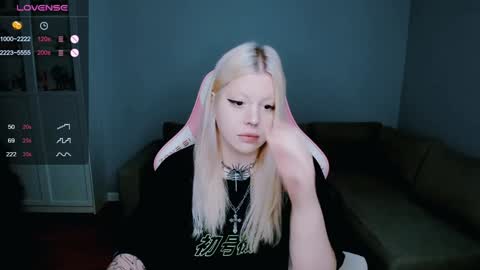 Snapshot of succubus_leslie chatting on December 22, 11:22 am succubus_leslie online show from December 22, 11:22 am