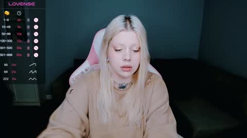 Snapshot of succubus_leslie chatting on December 25, 3:06 pm succubus_leslie online show from December 25, 3:06 pm