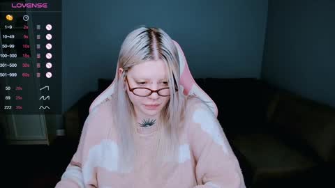 Snapshot of succubus_leslie chatting on January 3, 2:43 am succubus_leslie online show from January 3, 2:43 am