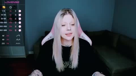 Snapshot of succubus_leslie chatting on February 17, 12:59 pm succubus_leslie online show from February 17, 12:59 pm