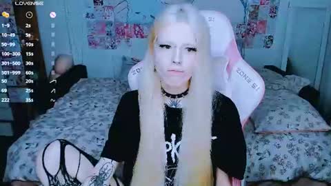 Snapshot of succubus_leslie chatting on July 3, 3:29 pm succubus_leslie online show from July 3, 3:29 pm