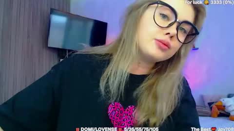 Snapshot of suchcute_ chatting on March 6, 2:41 am suchcute_ online show from March 6, 2:41 am