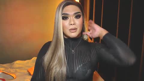 Snapshot of suckablecockoffreya chatting on December 9, 12:23 am JADE ELYSE online show from December 9, 12:23 am