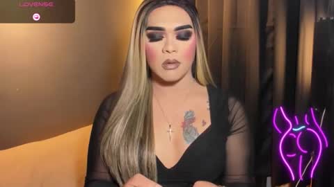 Snapshot of suckablecockoffreya chatting on November 1, 1:35 pm JADE ELYSE online show from November 1, 1:35 pm