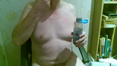 suffolkboy4 online show from April 2, 9:56 pm