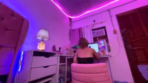 Snapshot of sugar_hally chatting on May 28, 9:12 pm your ultimate goddess online show from May 28, 9:12 pm