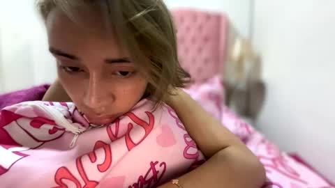Snapshot of sugar_hally chatting on June 7, 8:51 am your ultimate goddess online show from June 7, 8:51 am