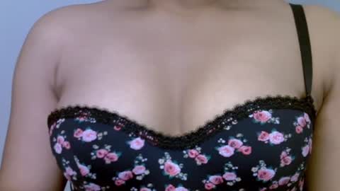 Ella online show from February 16, 8:05 pm