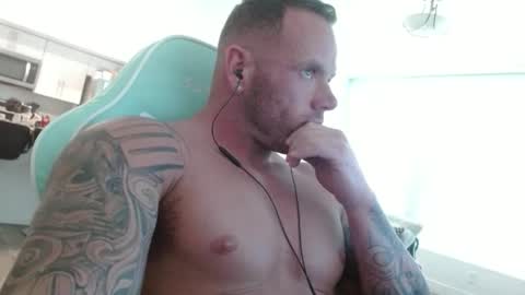 Snapshot of sugarballz44 chatting on March 11, 10:38 pm sugarballz44 online show from March 11, 10:38 pm