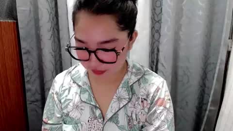 Snapshot of sugarcaramel chatting on September 30, 12:37 am Sugar online show from September 30, 12:37 am