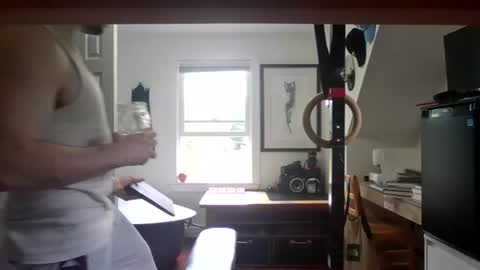 Snapshot of sugargay222 chatting on June 25, 10:47 pm Sugar online show from June 25, 10:47 pm