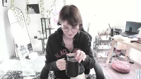 Snapshot of sugarmiette chatting on May 14, 11:11 pm Ella online show from May 14, 11:11 pm