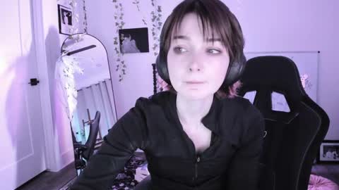 Snapshot of sugarmiette chatting on May 17, 3:48 am Ella online show from May 17, 3:48 am