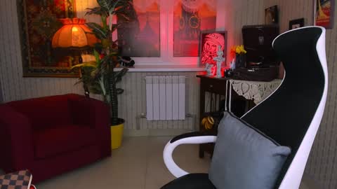 Vivien online show from January 25, 12:05 pm