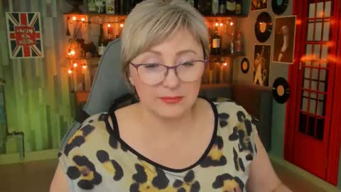 Vivien online show from February 15, 1:27 pm