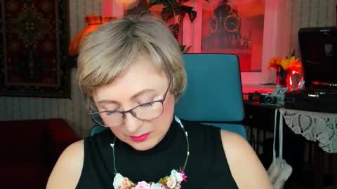 Vivien online show from March 5, 1:06 pm