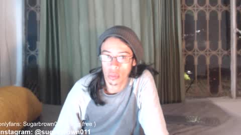 suggabrown_ online show from November 1, 11:07 pm