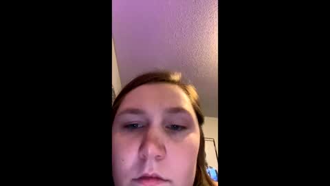 Snapshot of sum645700 chatting on February 18, 3:42 am sum - maybe online show from February 18, 3:42 am