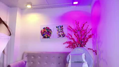 summer_miller online show from January 14, 11:38 am