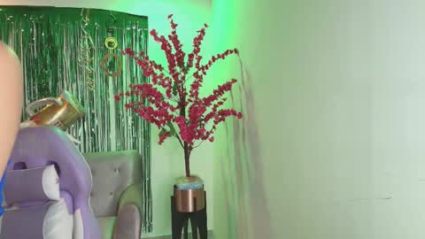 summer_miller online show from March 18, 11:35 am