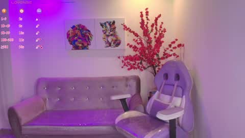 summer_miller online show from April 17, 11:35 am