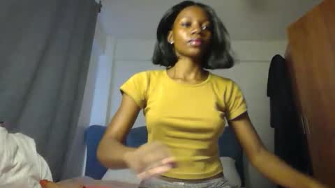 Snapshot of summerbuddy chatting on April 20, 5:21 am summerbuddy online show from April 20, 5:21 am