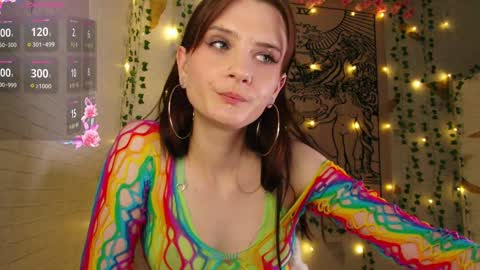 Snapshot of summerhazee chatting on December 10, 12:17 am summerhazee online show from December 10, 12:17 am