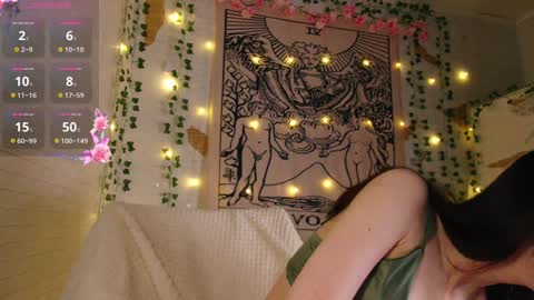 Snapshot of summerhazee chatting on December 22, 3:11 pm summerhazee online show from December 22, 3:11 pm