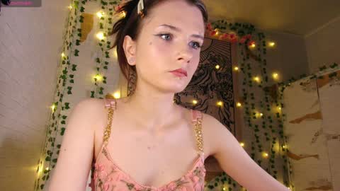 Snapshot of summerhazee chatting on December 29, 5:01 pm summerhazee online show from December 29, 5:01 pm