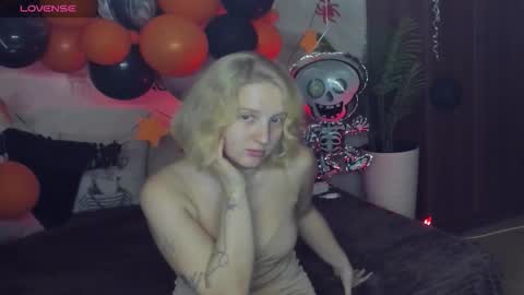 Snapshot of summerjem chatting on October 31, 9:54 am summerjem online show from October 31, 9:54 am