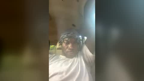 Snapshot of sundown2732 chatting on August 5, 12:08 pm sundown2732 online show from August 5, 12:08 pm