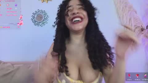Aillyn Perez online show from October 21, 9:59 pm