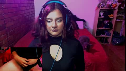 Snapshot of sunlight_7 chatting on December 24, 4:44 am sunny online show from December 24, 4:44 am