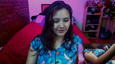 Snapshot of sunlight_7 chatting on December 28, 1:50 am sunny online show from December 28, 1:50 am