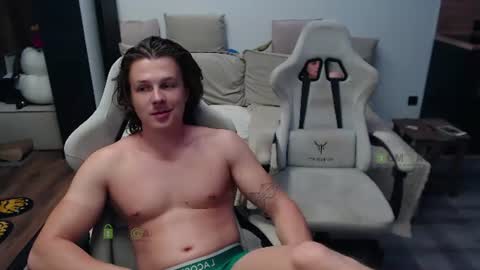 Snapshot of sunny1girl chatting on June 11, 7:12 pm Alice and Sergey online show from June 11, 7:12 pm