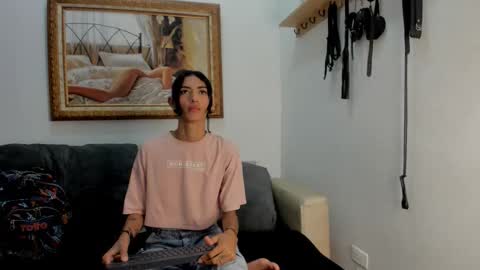 Snapshot of sunny_os chatting on December 23, 1:58 am Sunny online show from December 23, 1:58 am