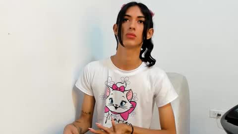 Snapshot of sunny_os chatting on January 6, 8:23 pm Sunny online show from January 6, 8:23 pm