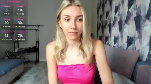 Snapshot of sunny_rina chatting on September 10, 7:19 am Rina online show from September 10, 7:19 am