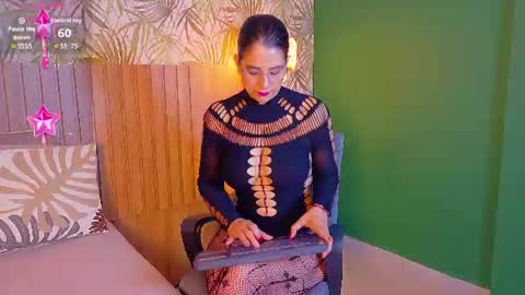 Snapshot of sunny_river chatting on June 22, 1:19 pm Sunny River online show from June 22, 1:19 pm