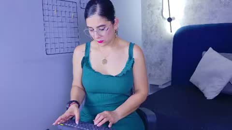 Snapshot of sunny_river chatting on June 30, 1:56 pm Sunny River online show from June 30, 1:56 pm