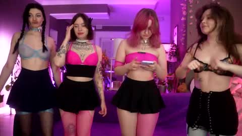 Snapshot of sunnyfia chatting on May 18, 1:24 am Fia - TG - Mia - Alice - online show from May 18, 1:24 am