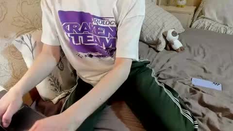 Snapshot of sunnyjoys chatting on November 11, 3:23 pm Alina Streams Mon to Fri online show from November 11, 3:23 pm