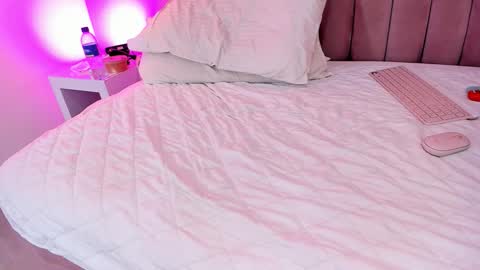 Snapshot of sunnypage chatting on October 19, 7:14 pm online show from October 19, 7:14 pm