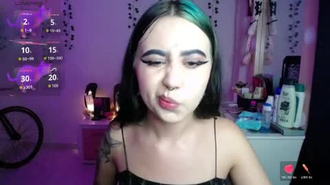 Snapshot of sunset_pienk chatting on April 6, 5:41 am Sunset online show from April 6, 5:41 am