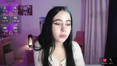 Snapshot of sunset_pienk chatting on June 18, 6:13 am Sunset online show from June 18, 6:13 am