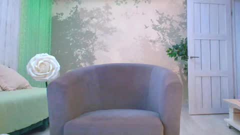 Eva  online show from April 14, 1:28 pm