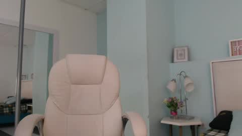 Snapshot of sunshine_gh1 chatting on April 18, 11:25 am Sunshine online show from April 18, 11:25 am