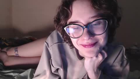 Hella online show from November 6, 7:15 pm