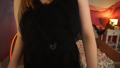 Snapshot of sunshinelolaa chatting on October 25, 9:53 pm Lola online show from October 25, 9:53 pm